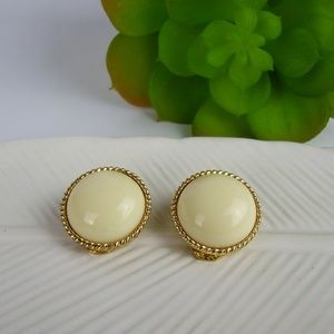 Vintage 50's white & Gold Clip Earrings
